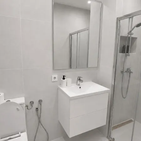 Апартаменты Entire Villa, Free Parking